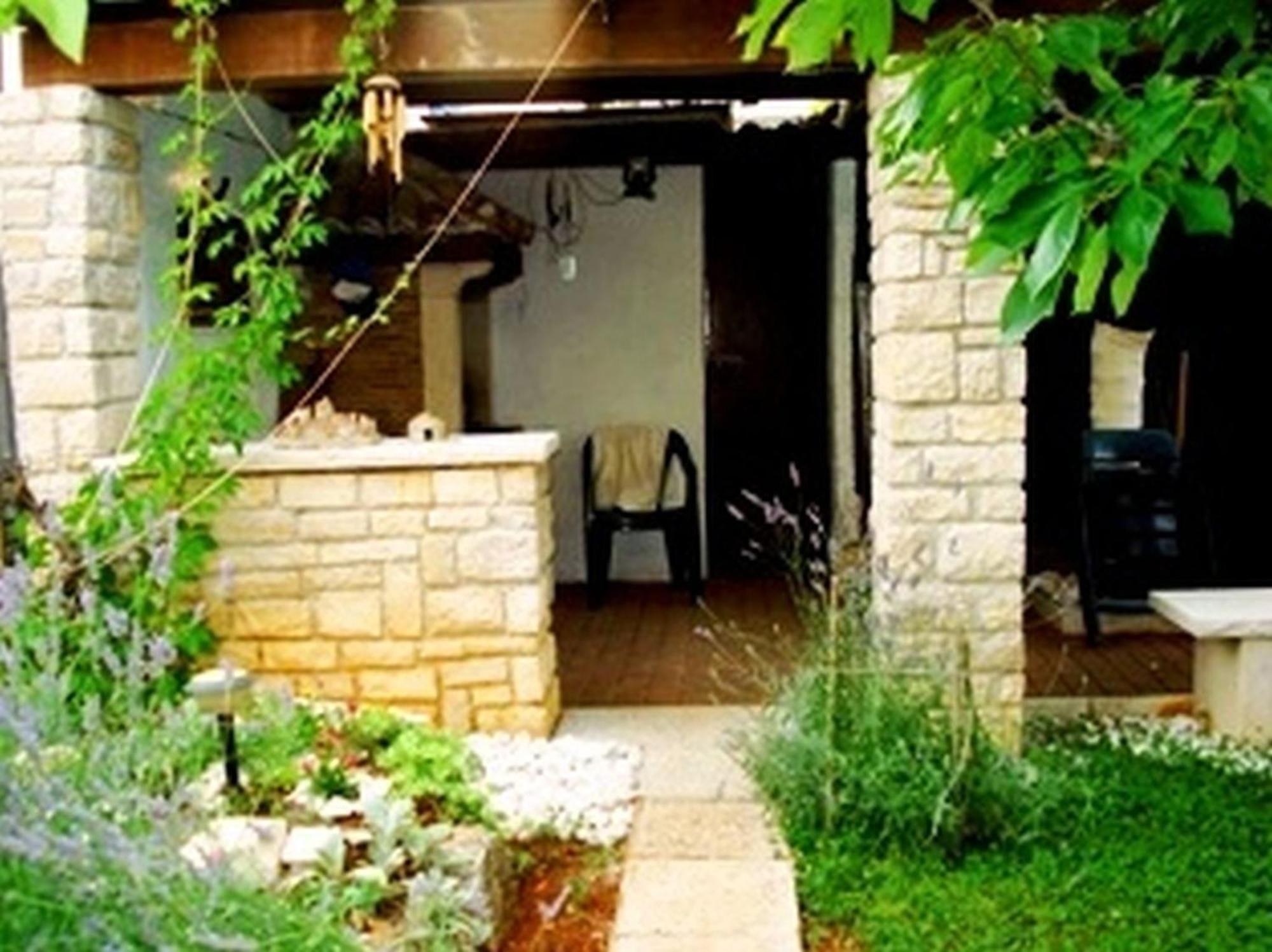 Apartments N & V โปเรช ภายนอก รูปภาพ