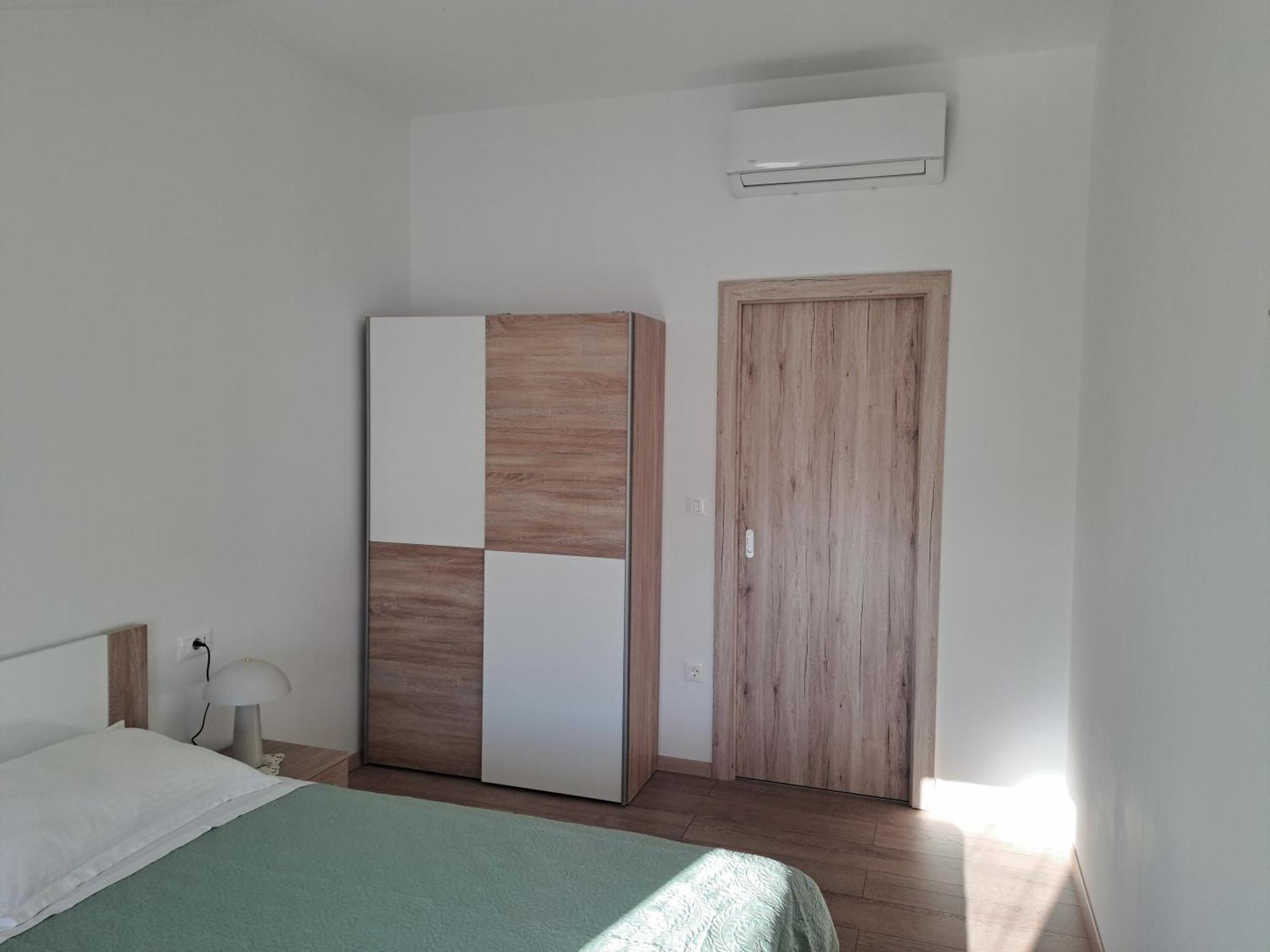 Apartments N & V โปเรช ภายนอก รูปภาพ