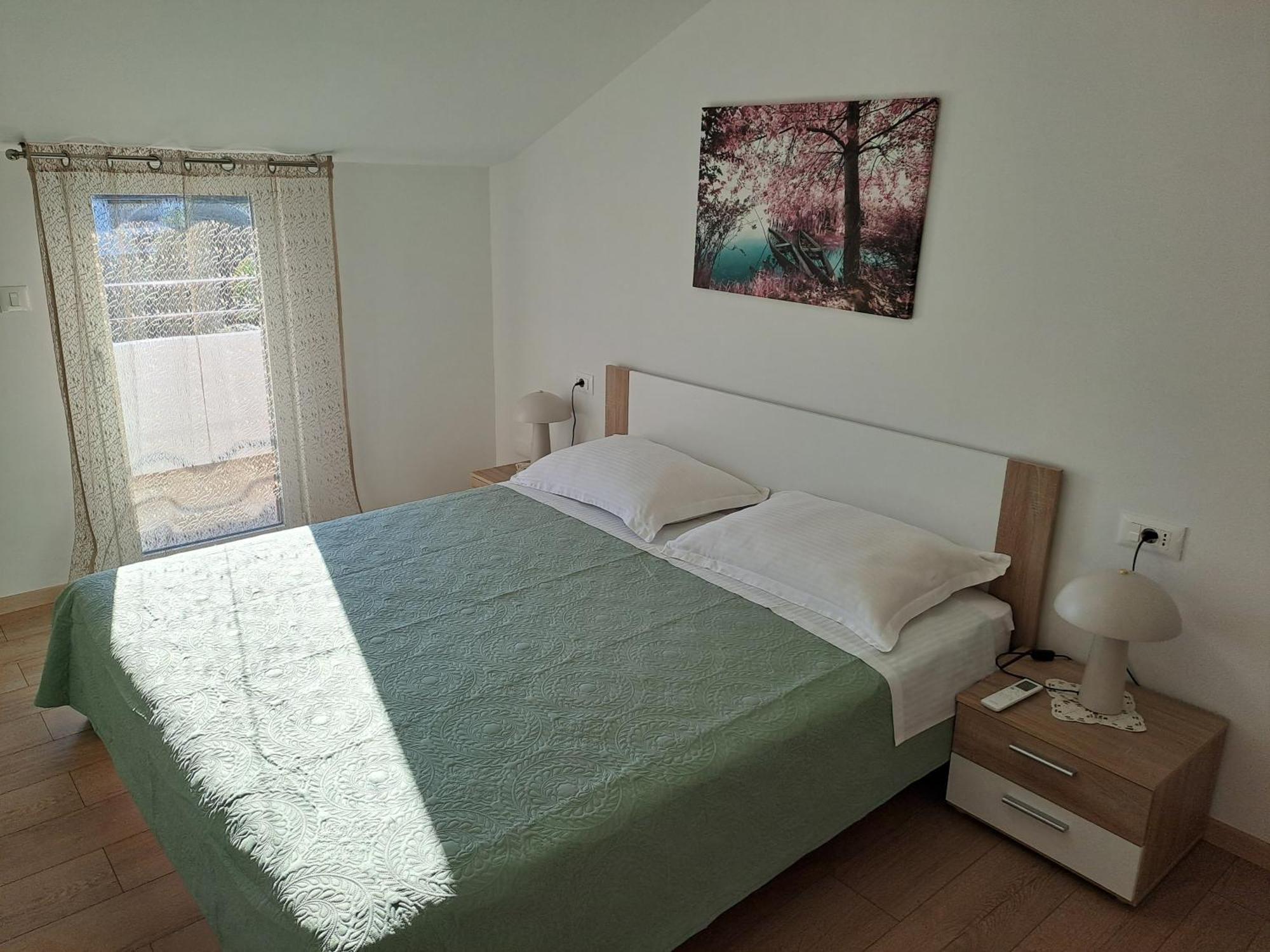 Apartments N & V โปเรช ภายนอก รูปภาพ